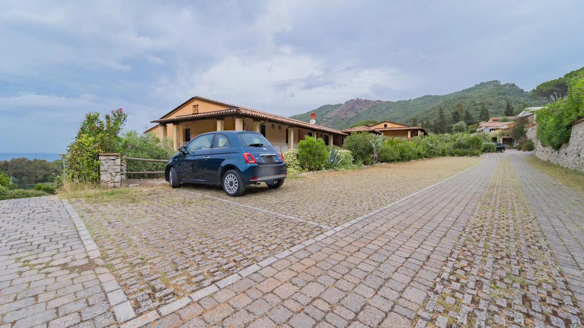 Relais Nisportino Borgo Alloro Casa Castagno 0*,  Italy